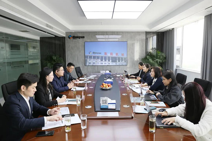 中國(guó)建材機(jī)械行業(yè)“十四五”規(guī)劃編制工作調(diào)研組蒞臨東岳機(jī)械考察調(diào)研 中國(guó)建材機(jī)械行業(yè)“十四五”規(guī)劃編制工作調(diào)研組蒞臨東岳機(jī)械考察調(diào)研