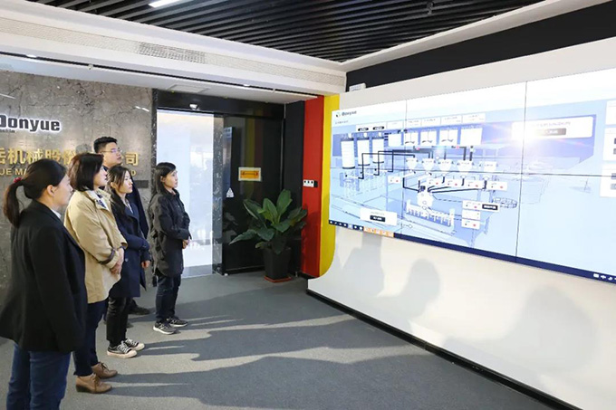 中國(guó)建材機(jī)械行業(yè)“十四五”規(guī)劃編制工作調(diào)研組蒞臨東岳機(jī)械考察調(diào)研 中國(guó)建材機(jī)械行業(yè)“十四五”規(guī)劃編制工作調(diào)研組蒞臨東岳機(jī)械考察調(diào)研